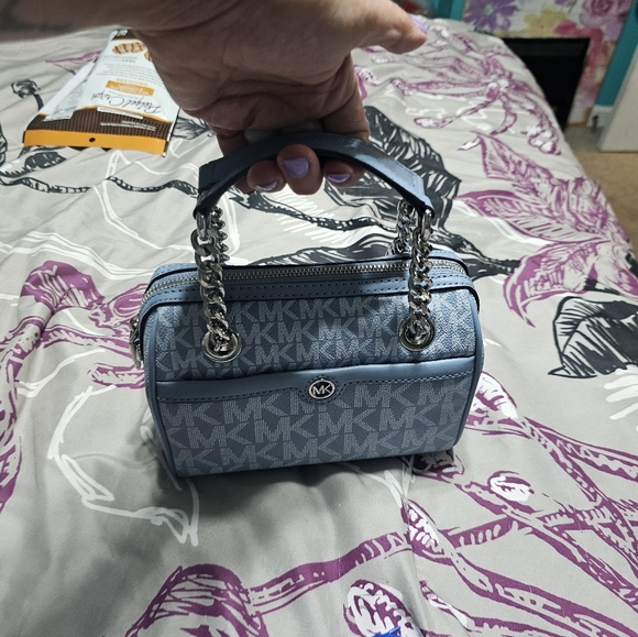 Michael Kors baby blue crossbody - Picture 7 of 12